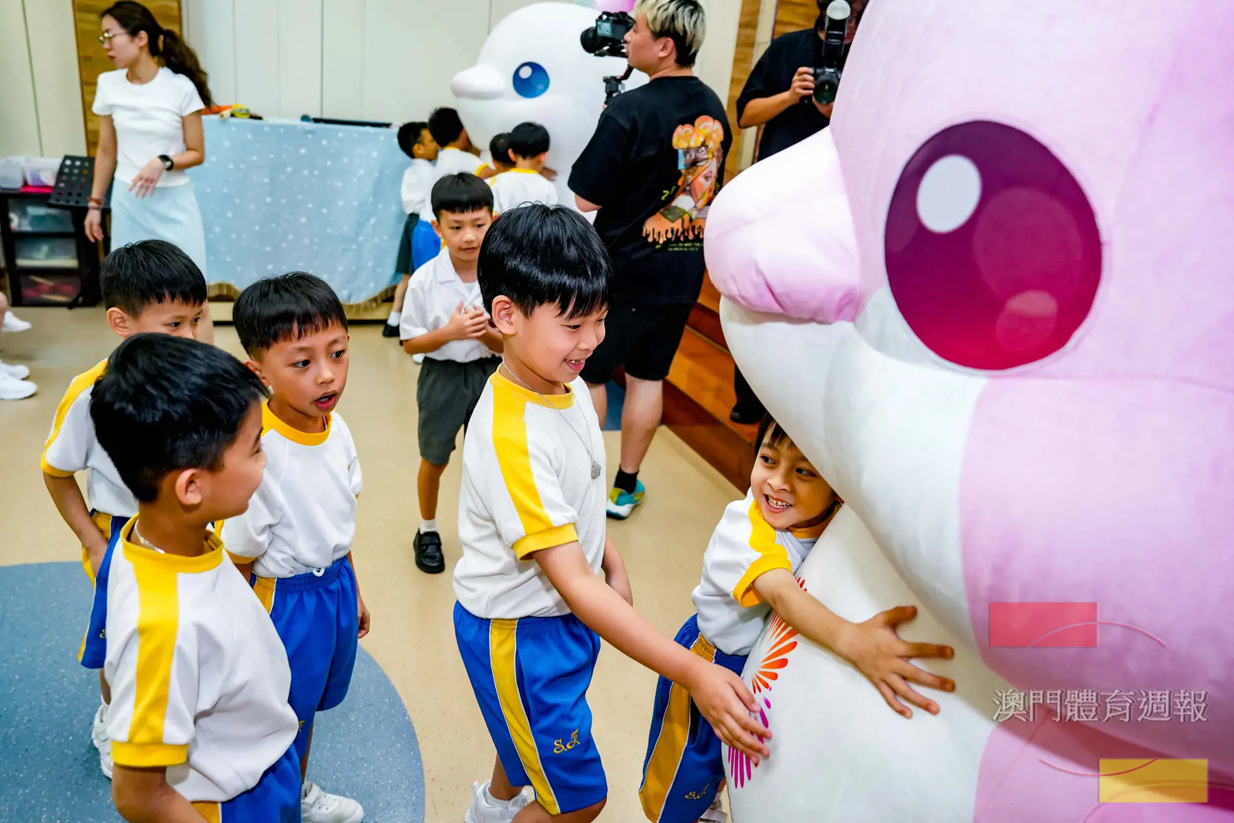 副2 學生把握機會擁抱“樂融融”.jpg